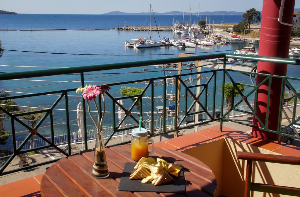 Hotel Papagalos Неос-Мармарас Экстерьер фото